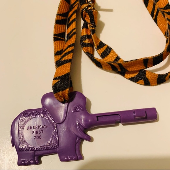 Vintage Philadelphia Zoo Elephant Key Trunkey 1980s Tiger Lanyard Rare Purple - Picture 11 of 16